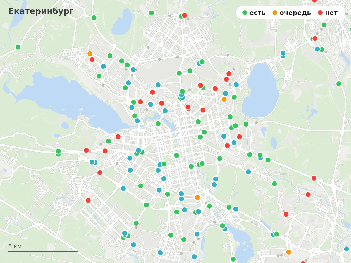 Карта заправок Екатеринбург: зелёные — есть топливо, оранжевые — очередь, красные — нет