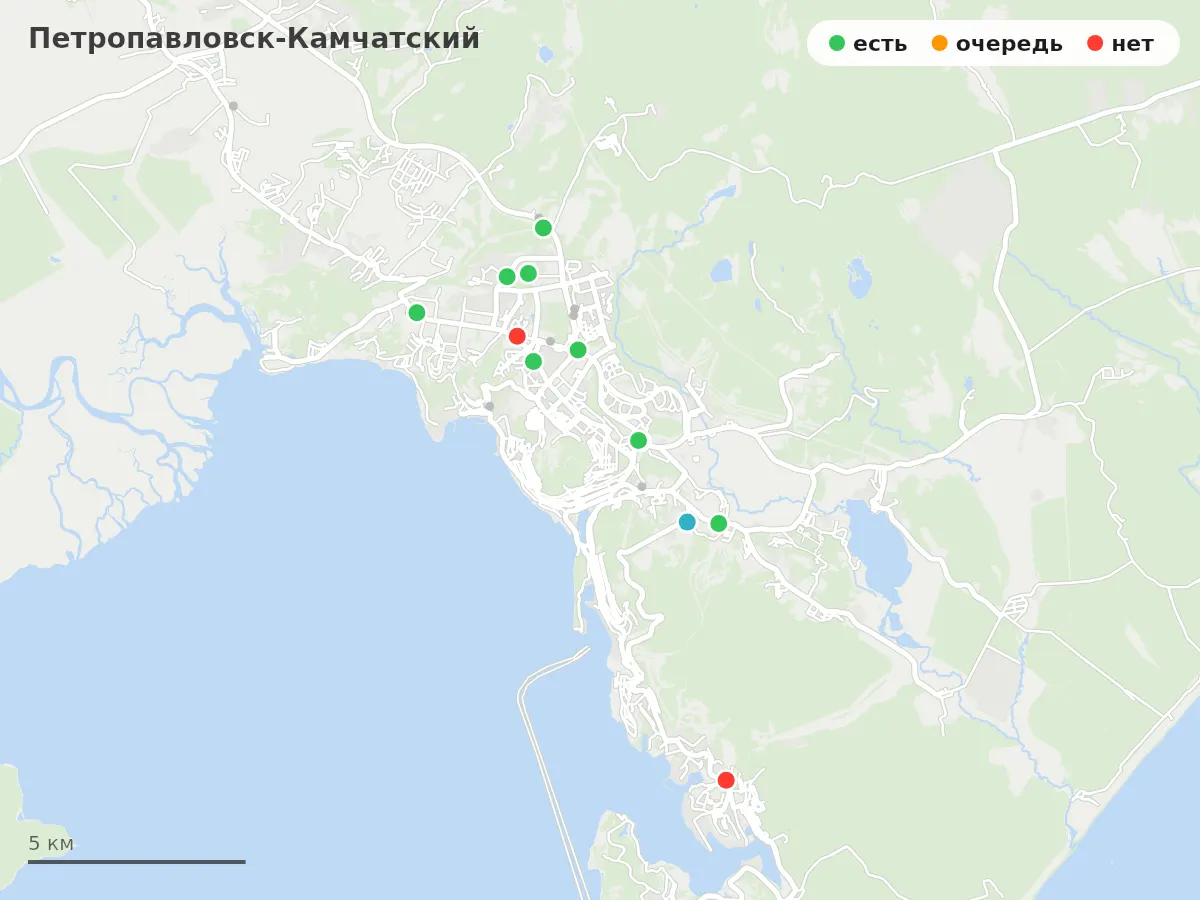 Карта заправок Петропавловск-Камчатский: зелёные — есть топливо, оранжевые — очередь, красные — нет