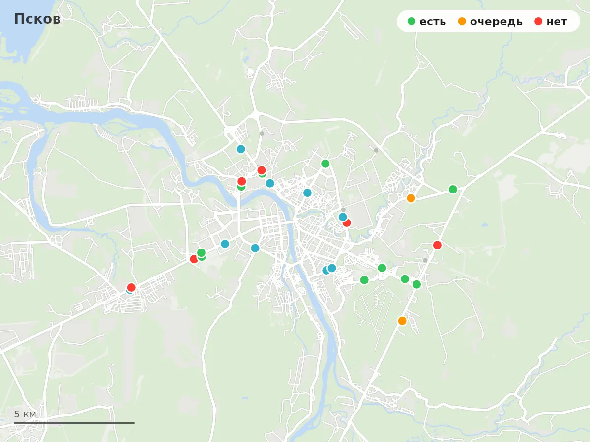 Карта заправок Псков: зелёные — есть топливо, оранжевые — очередь, красные — нет