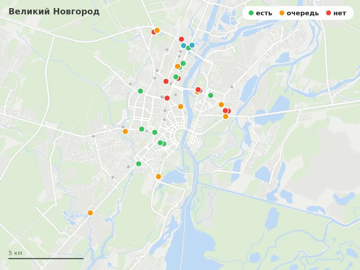 Карта заправок Великий Новгород: зелёные — есть топливо, оранжевые — очередь, красные — нет