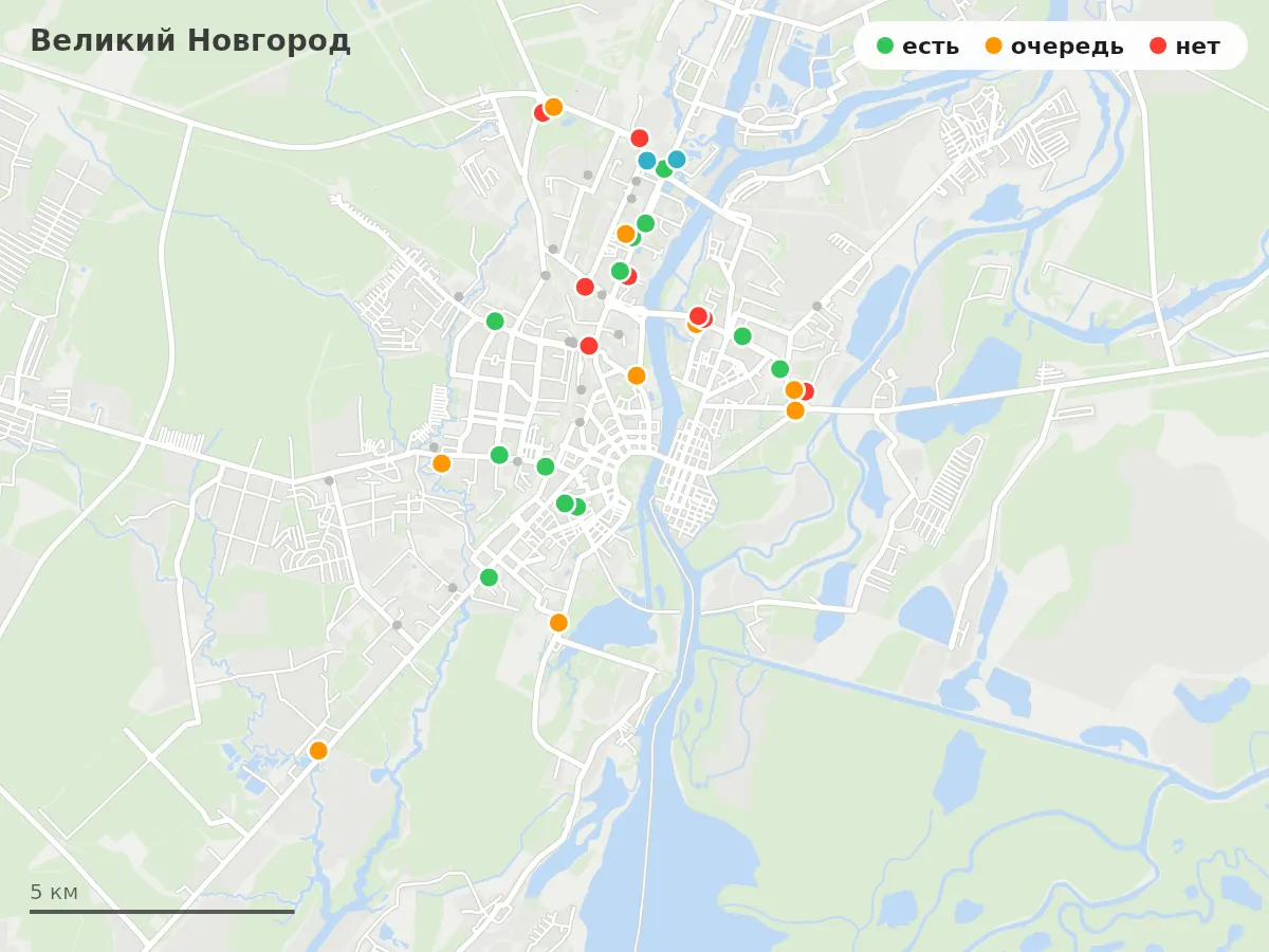 Карта заправок Великий Новгород: зелёные — есть топливо, оранжевые — очередь, красные — нет